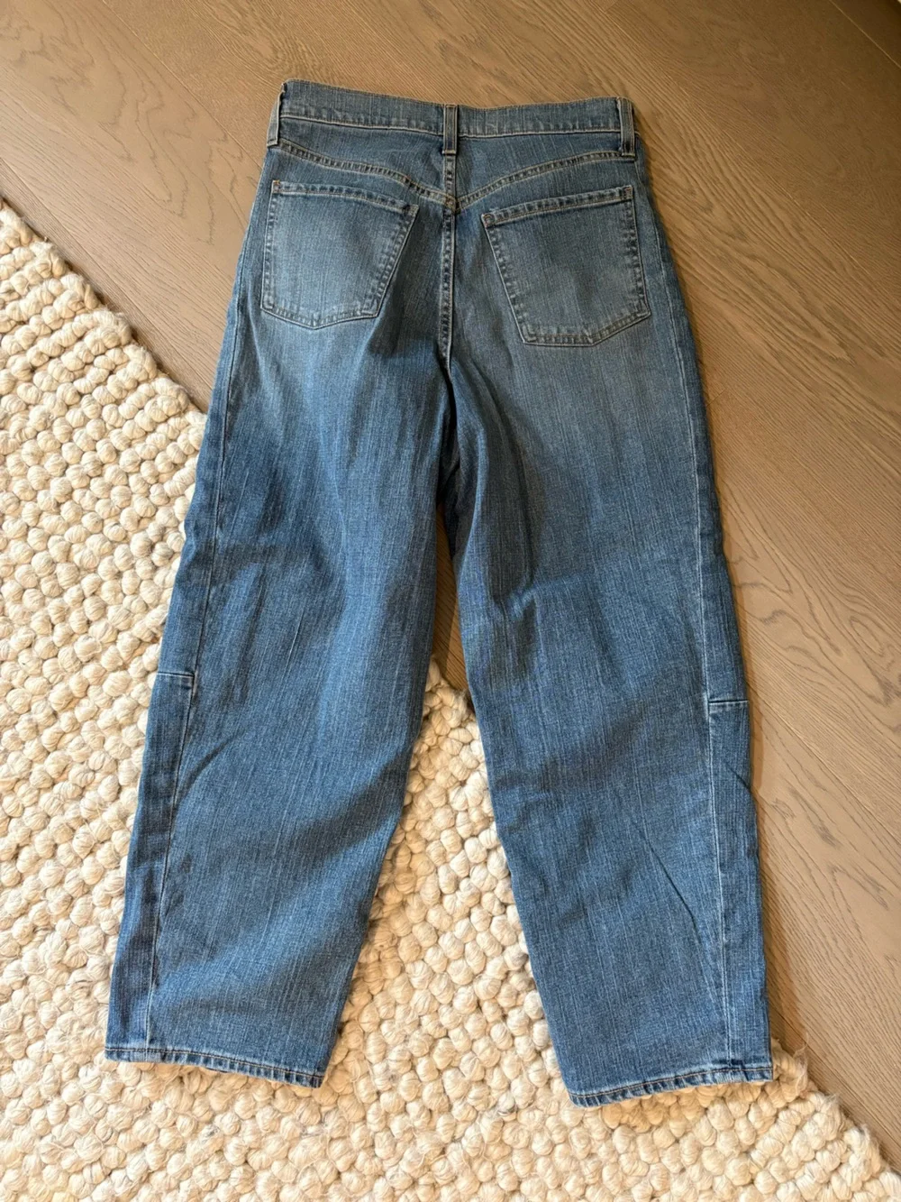 Old Navy High-Waisted Barrel Ankle Jeans - Picture 8 of 10